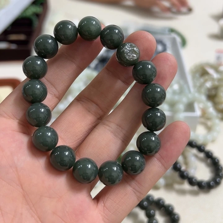 老***郑未镶嵌和田玉（糖玉）挂件