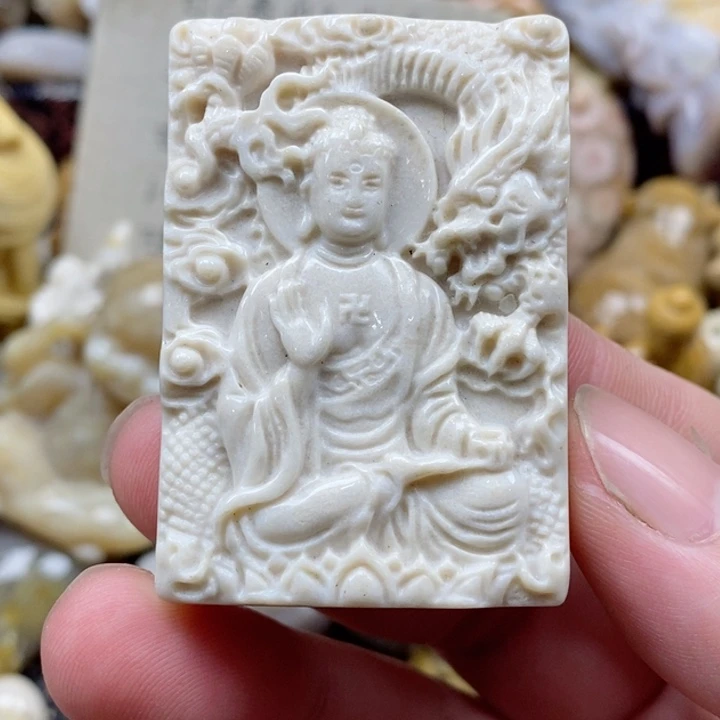 颈饰未镶嵌硅化珊瑚（珊瑚玉）