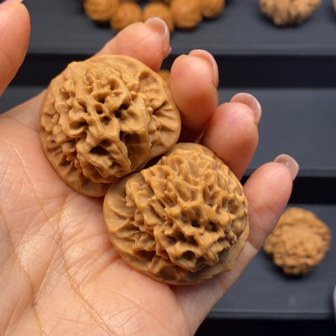 秦岭南侧和东北向有较好降雨