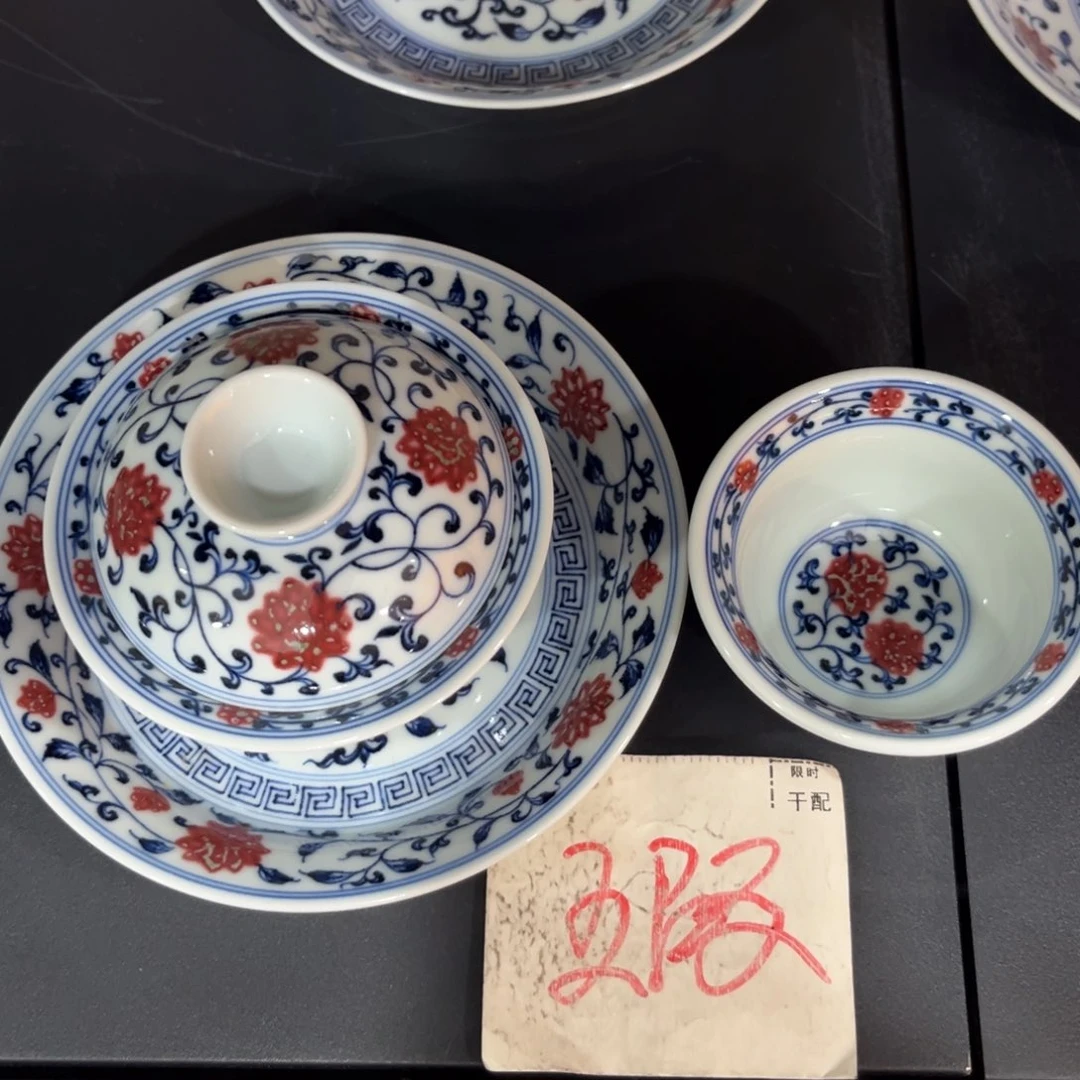 青花釉里红缠枝莲三件套