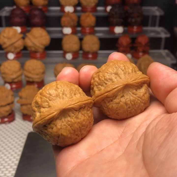心***风把件文玩核桃136蟒纹虎头