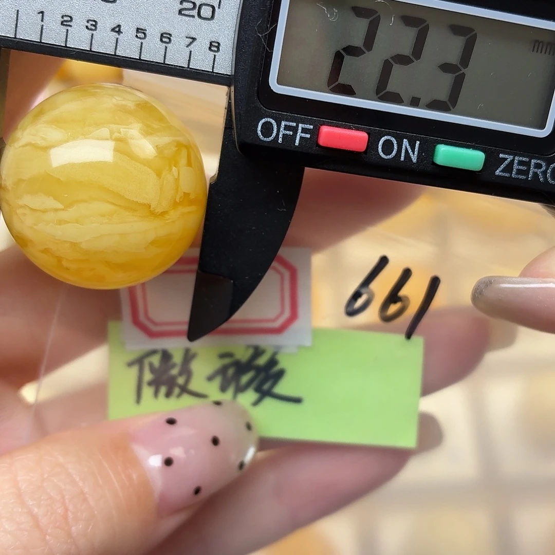 蜜蜡未镶嵌裸石微瑕