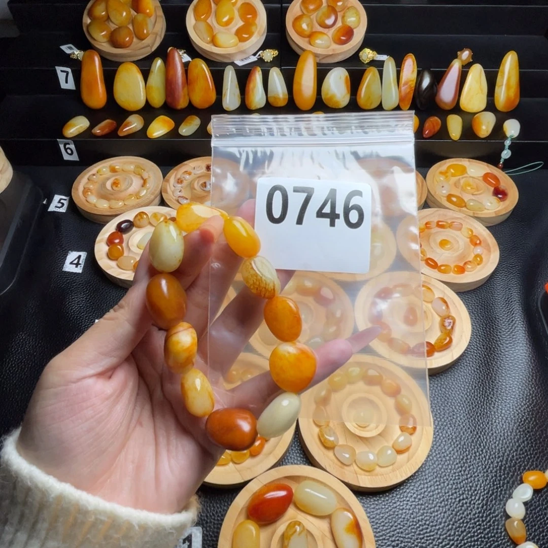 和田玉未镶嵌手串