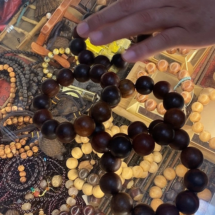 花梨木类端景台手串