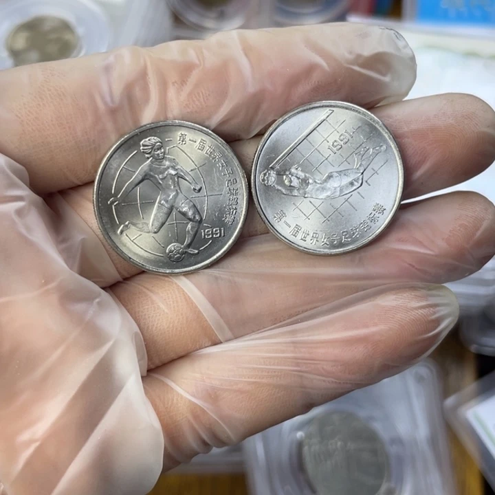 其他普通金属女足一对