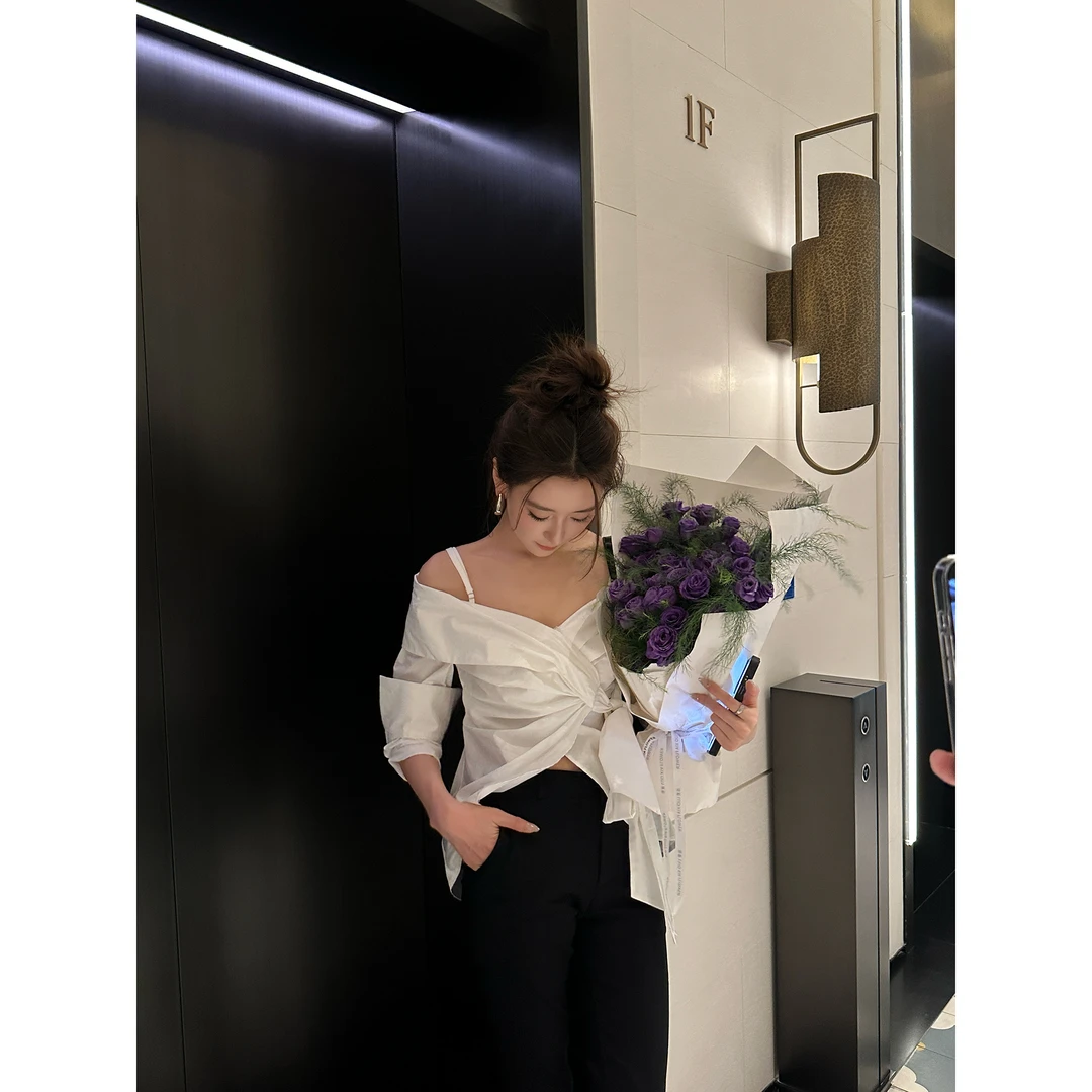 FOREVERCAN“变奏解构”结构主义不对称系带露肩府绸棉衬衫ST23205