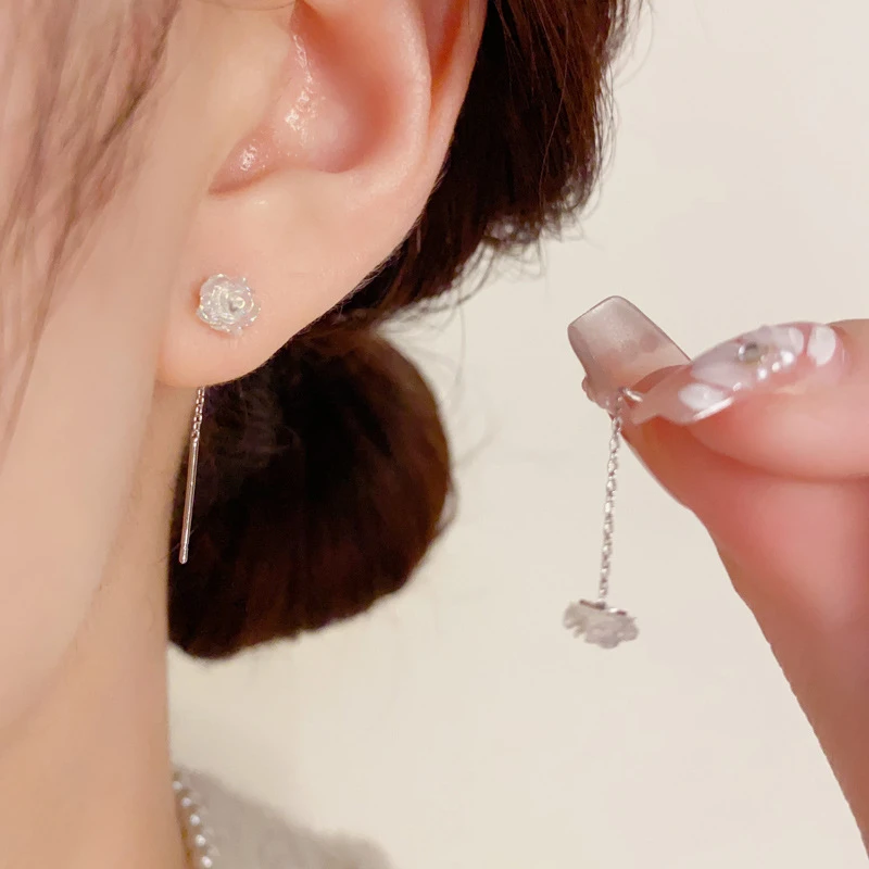 铜合金亚克力耳饰 亚克力耳饰小巧精致时尚白玫瑰花朵耳线耳饰
