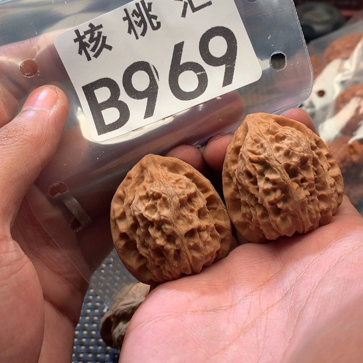 不***皮文玩核桃吊坠靠山王