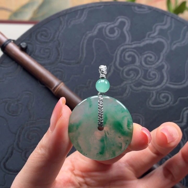 石英质玉合金颈饰