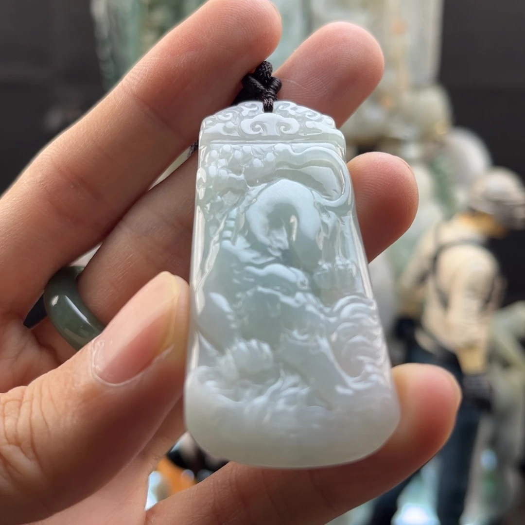 颈饰未镶嵌翡翠下山虎