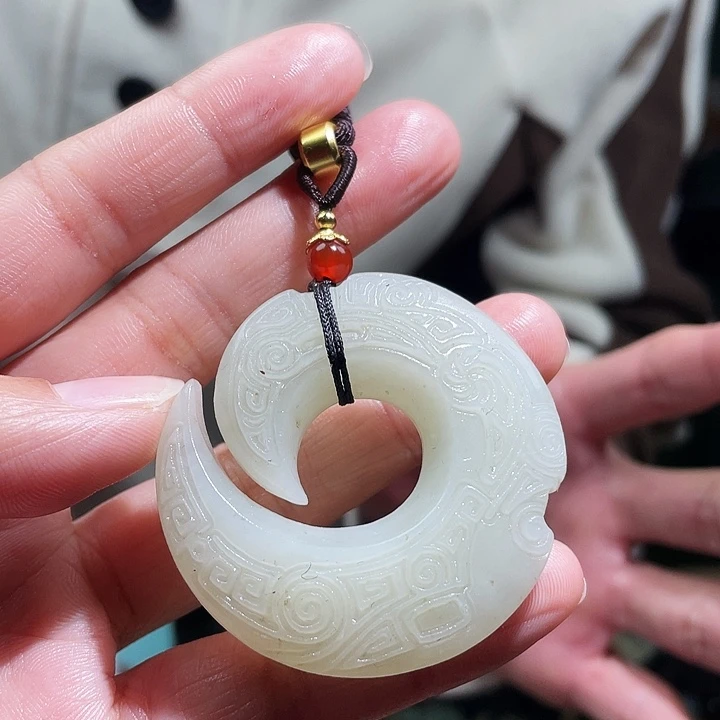 和田玉未镶嵌颈饰多样性