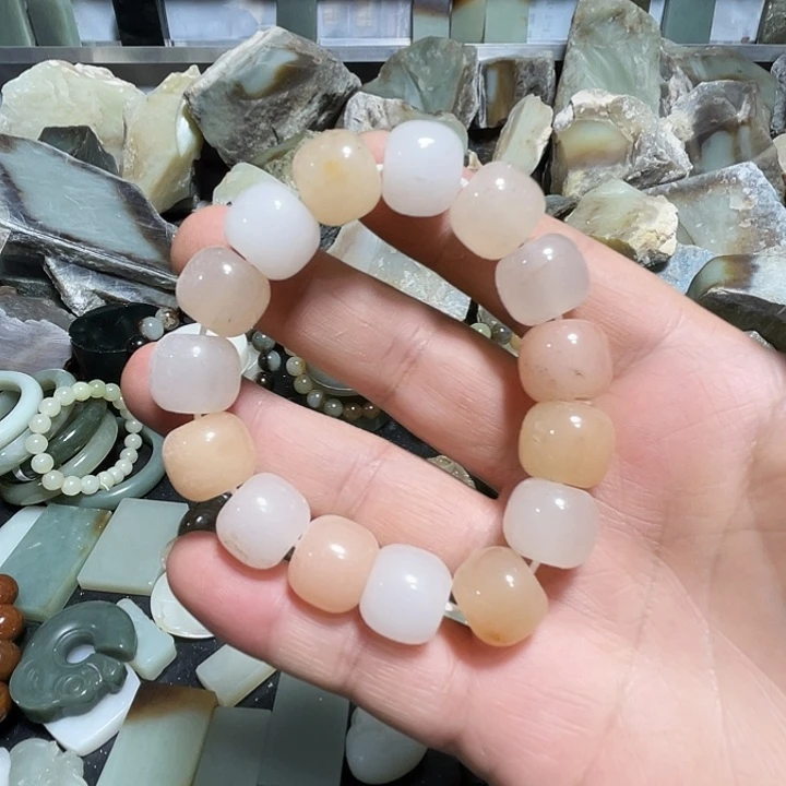 和田玉（糖玉）未镶嵌把件