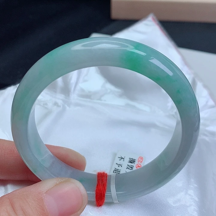翡翠手镯未镶嵌57圈口