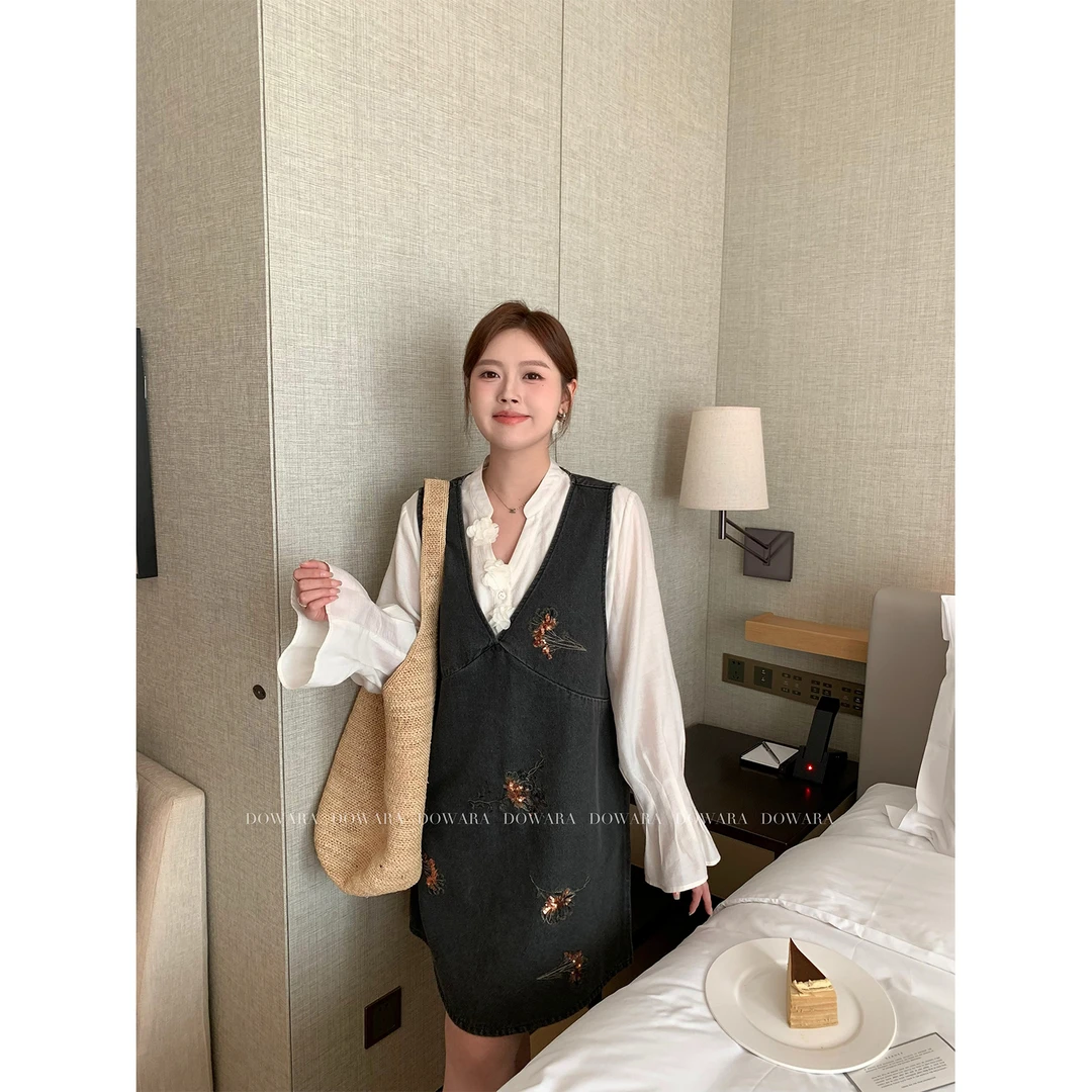 现货大婉酱微胖定制复古V领刺绣背心牛仔连衣裙套装提花衬衫7858D