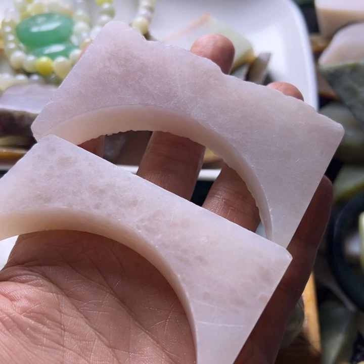 厉***晨和田玉（糖玉）未镶嵌挂件