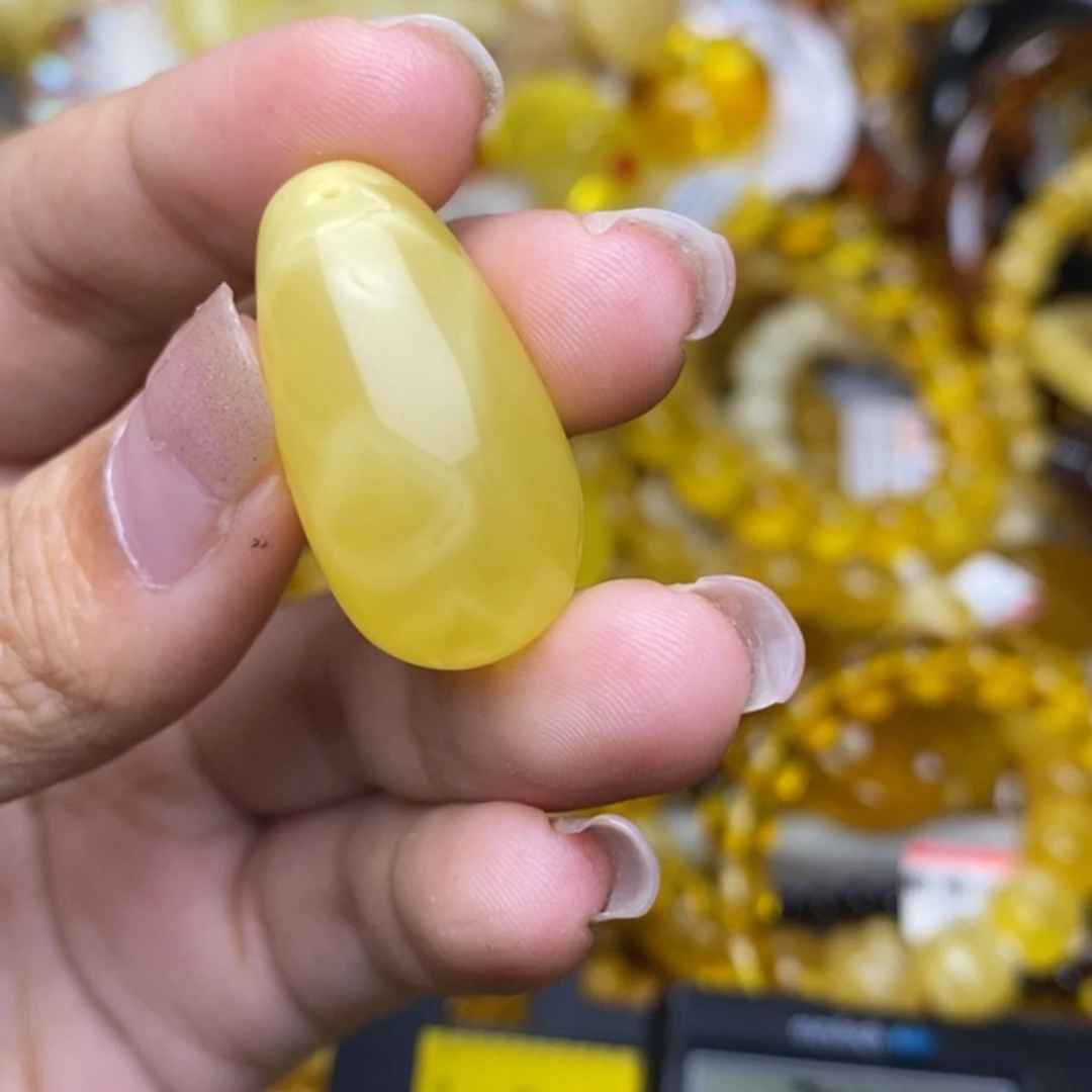 未镶嵌琥珀珠宝奇石