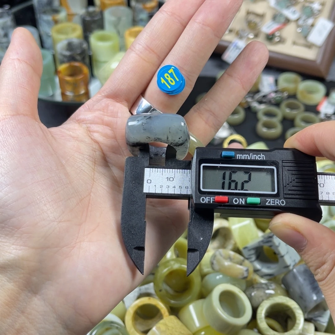 蛇纹石玉未镶嵌戒指