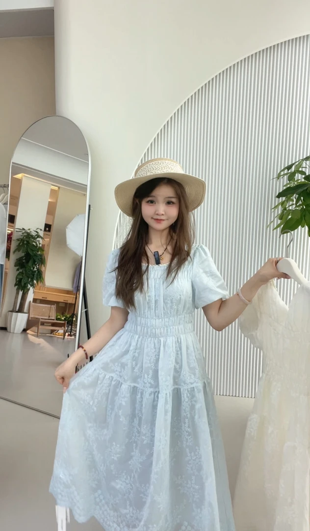 【2025夏】爆款重工立体刺绣勾花蕾丝连衣裙