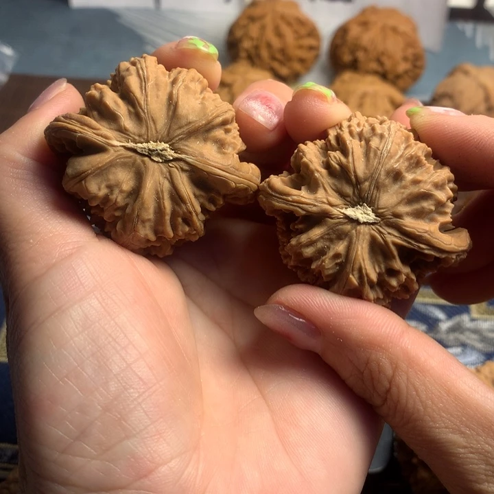 吊坠文玩核桃深*白狮子