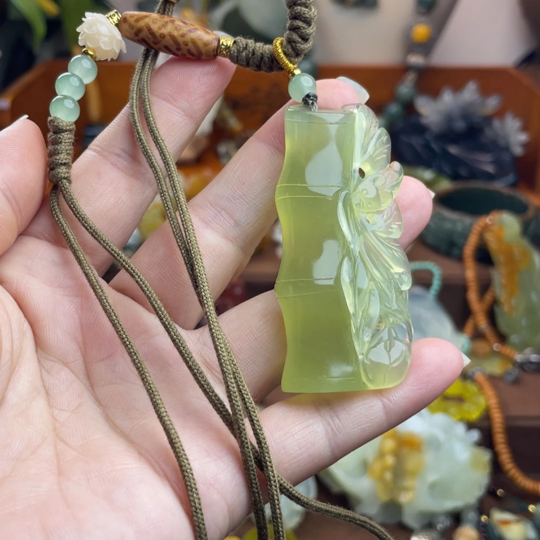 蛇纹石玉未镶嵌吊坠