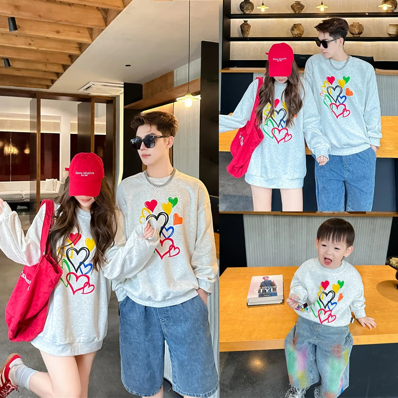2025亲子装新款一家三口爱心卫衣秋冬装长袖潮爬服婴儿全家装8119