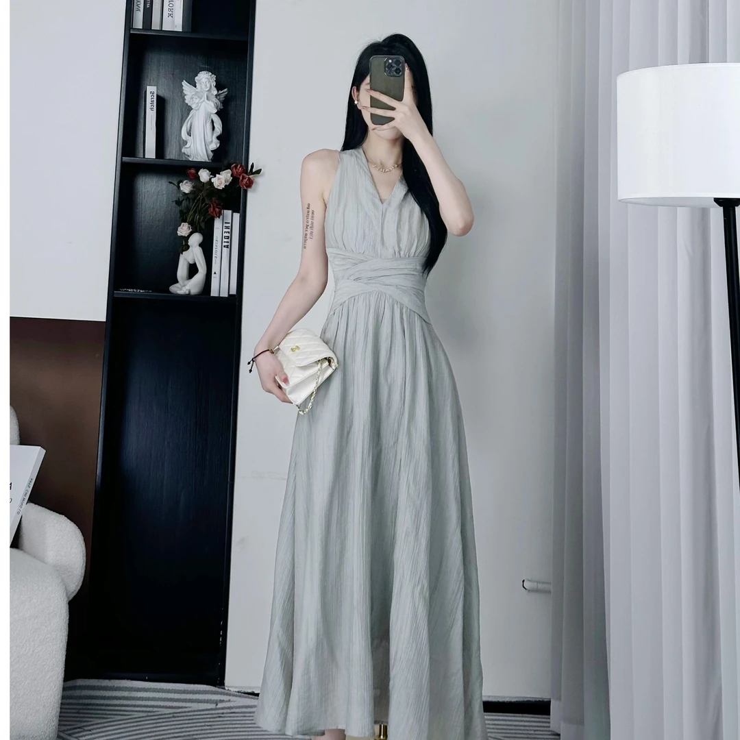 拉夏贝尔/25夏气质度假法式挂脖V领显瘦无袖大摆连衣裙 10415 LSC