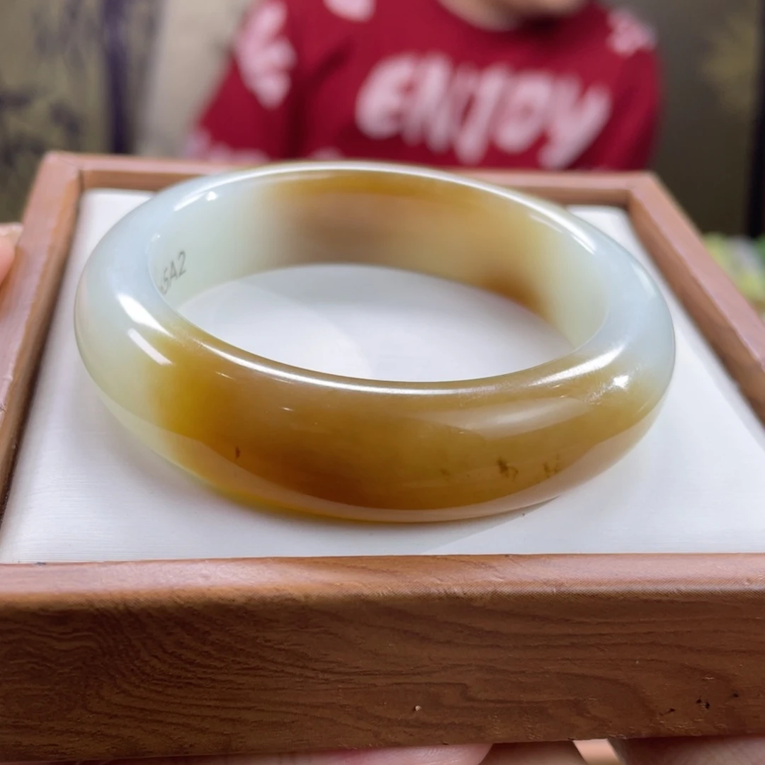 和田玉未镶嵌手镯52圈