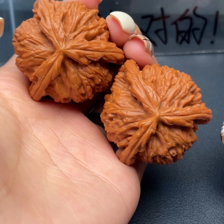 ****才文玩核桃吊坠白狮子