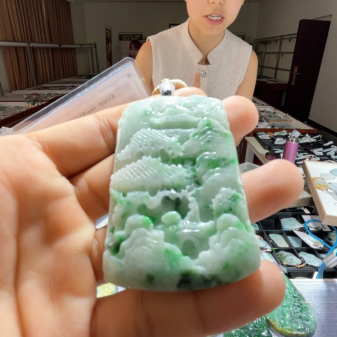 翡翠未镶嵌颈饰一
