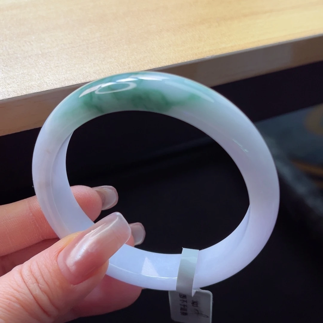 翡翠手镯未镶嵌手镯