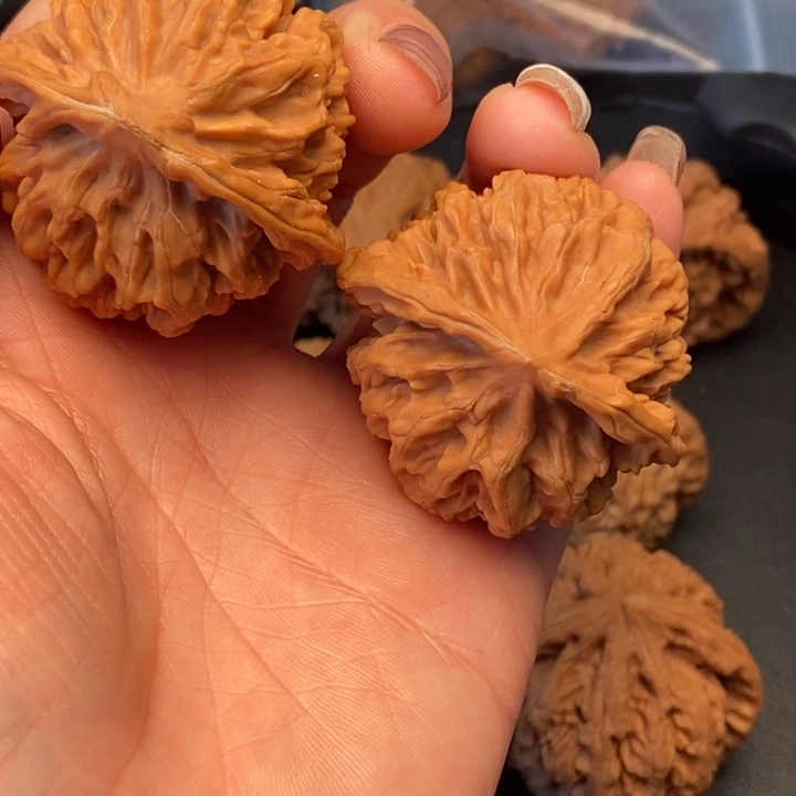 胡***耐吊坠文玩核桃帝王