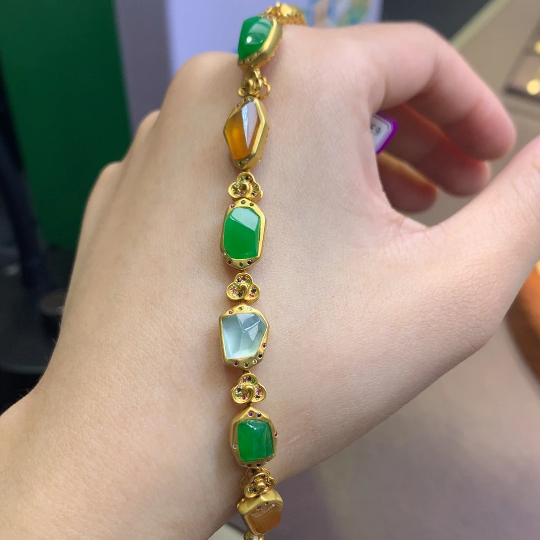 翡翠18K金镶嵌颈饰翡翠