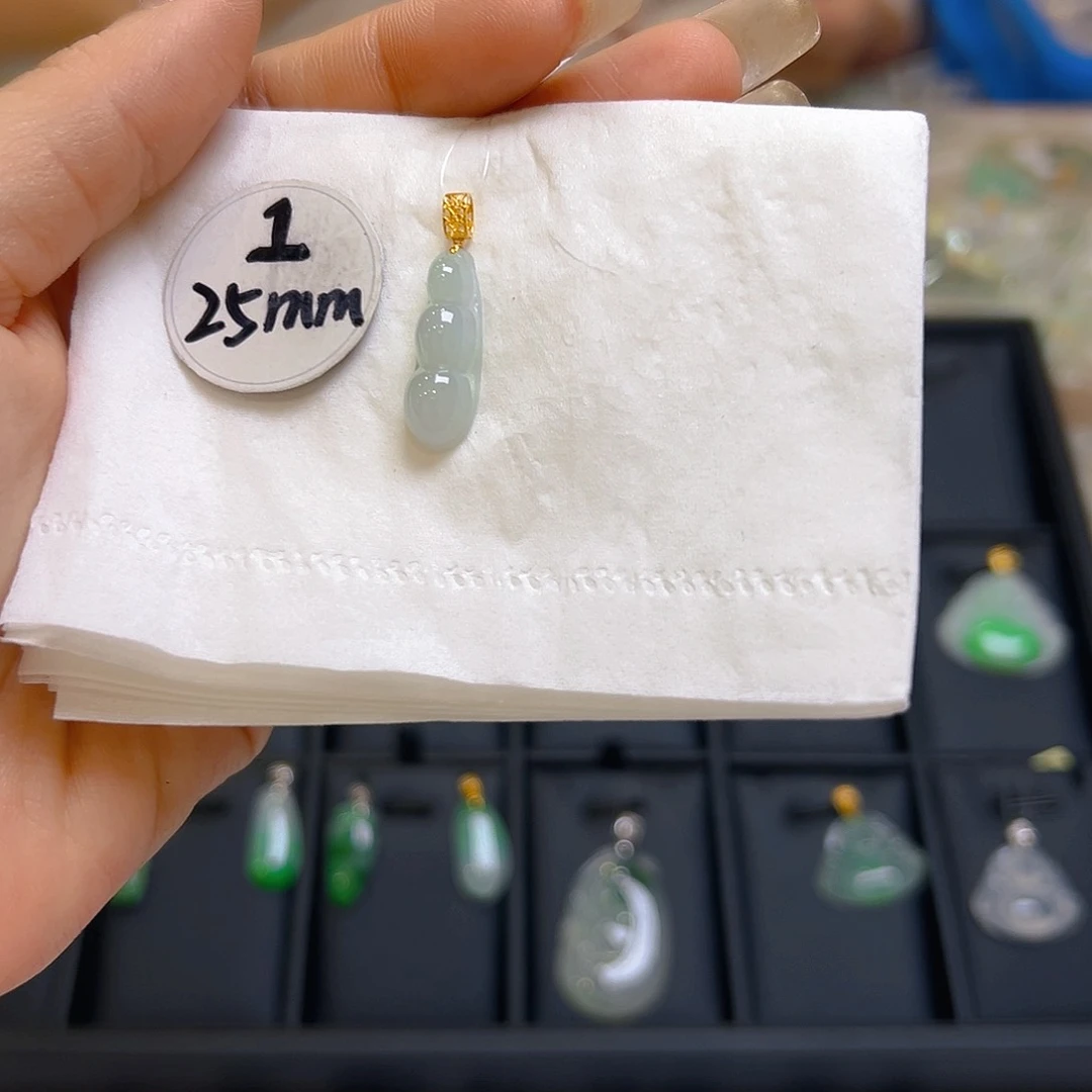 翡翠颈饰18K金镶嵌翡翠