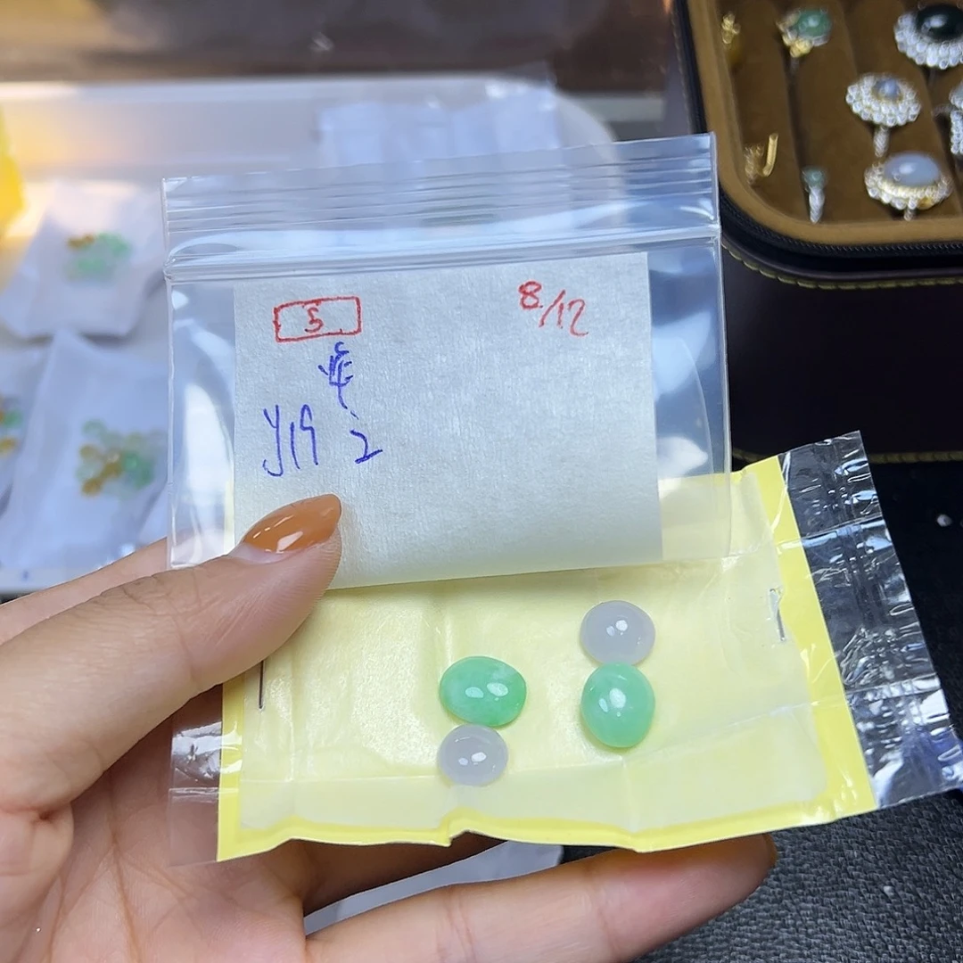 之***子定制翡翠未镶嵌翡翠