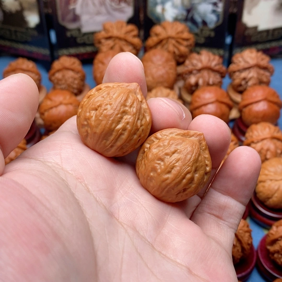 H***人文玩核桃把件桃心官帽