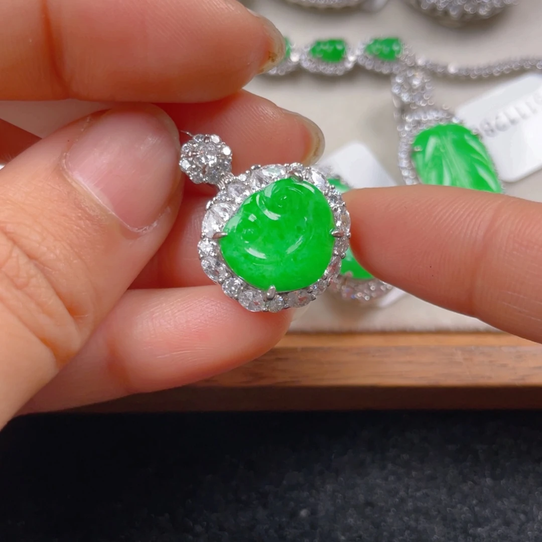 翡翠颈饰银S925镶嵌翡翠