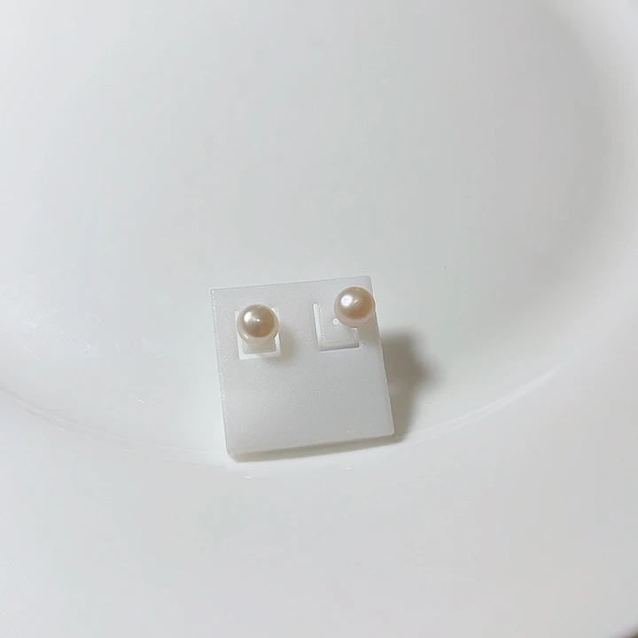6.4暖白耳钉淡水珍珠未镶嵌