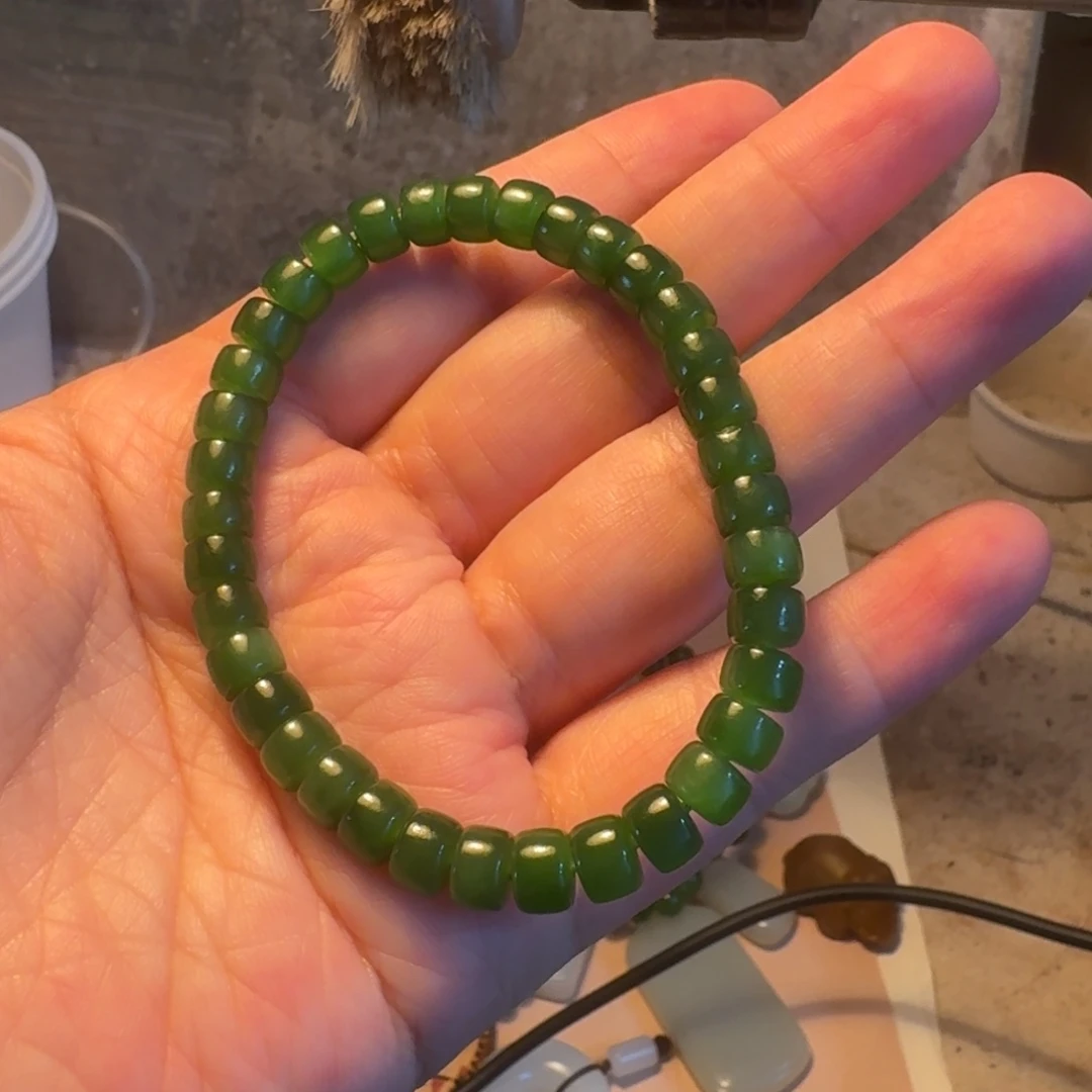 锅****颈饰未镶嵌和田玉