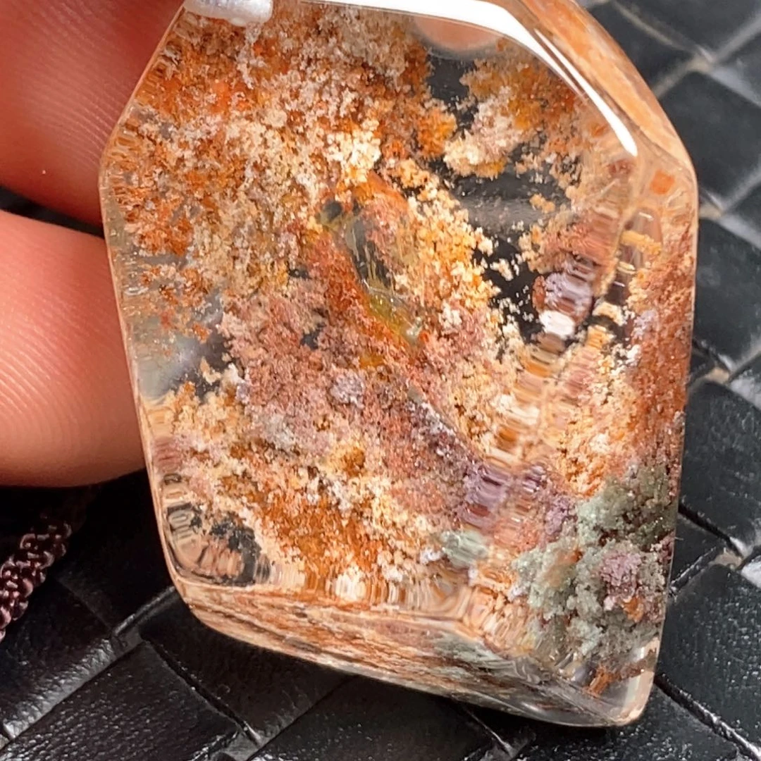 未镶嵌颈饰水晶汉**出