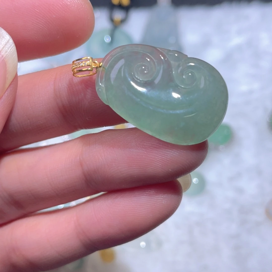翡翠18K金镶嵌颈饰翡翠