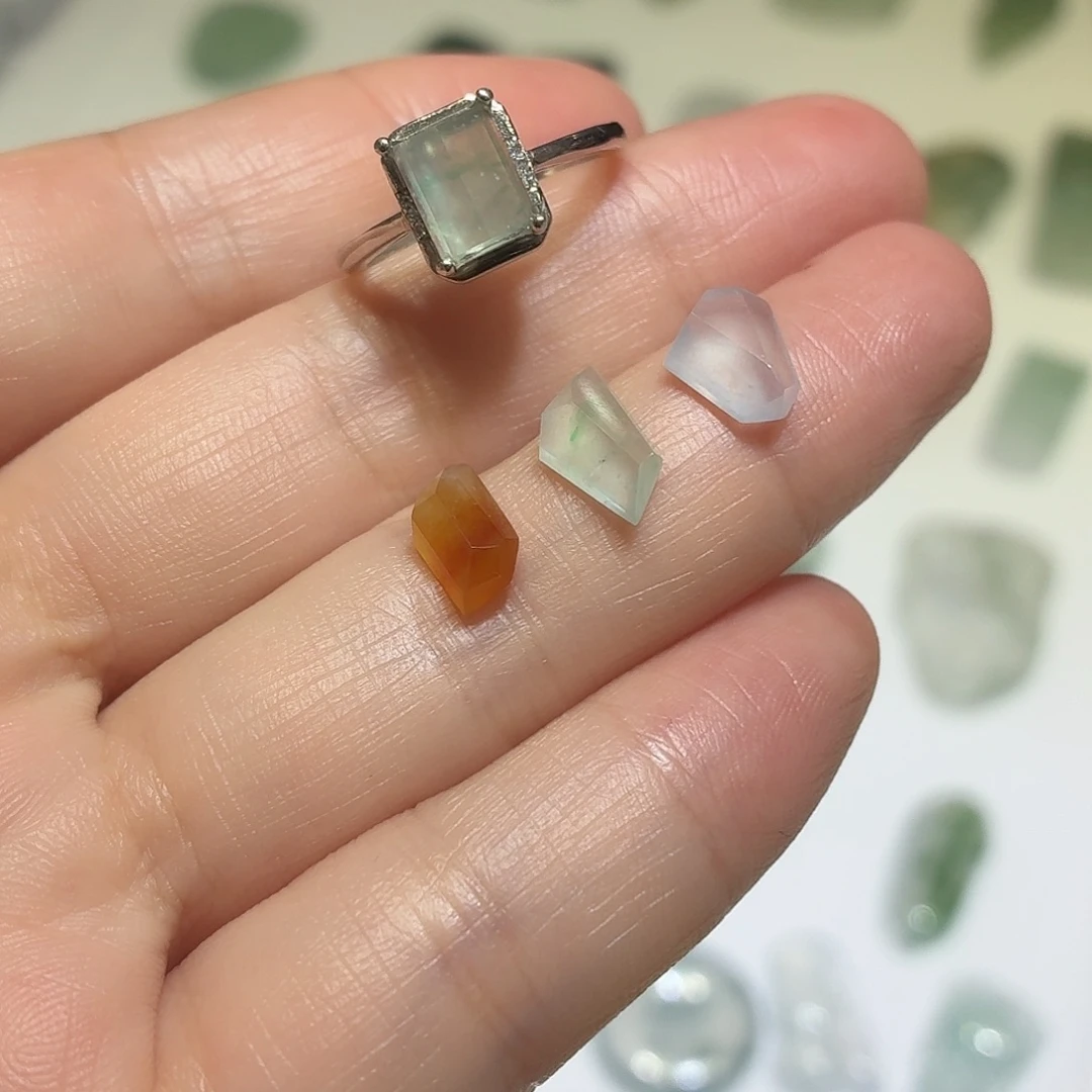 翡翠未镶嵌挂件随形戒指一个