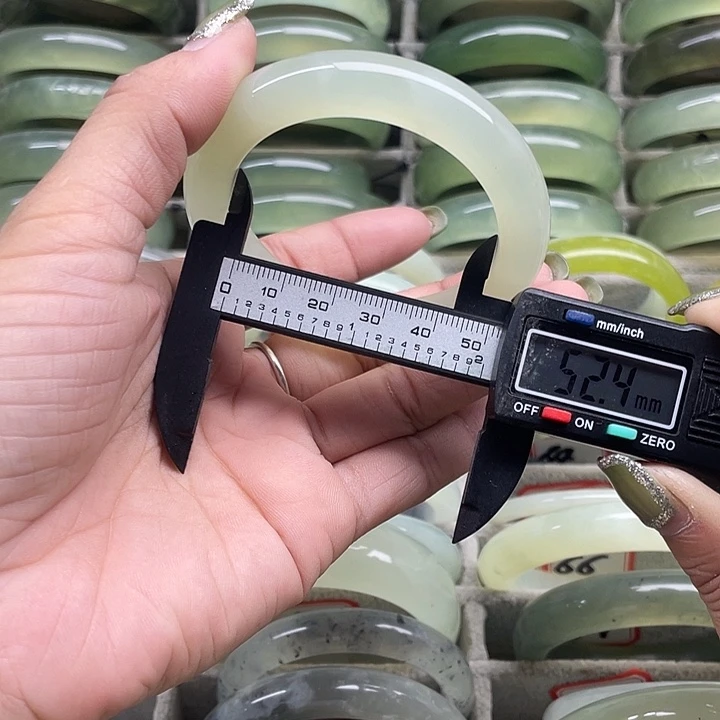 蛇纹石玉未镶嵌手镯48