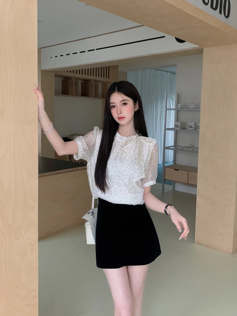 GAZ线上商店新款法式甜美波点衬衫女蝴蝶结绑带雪纺短款上衣