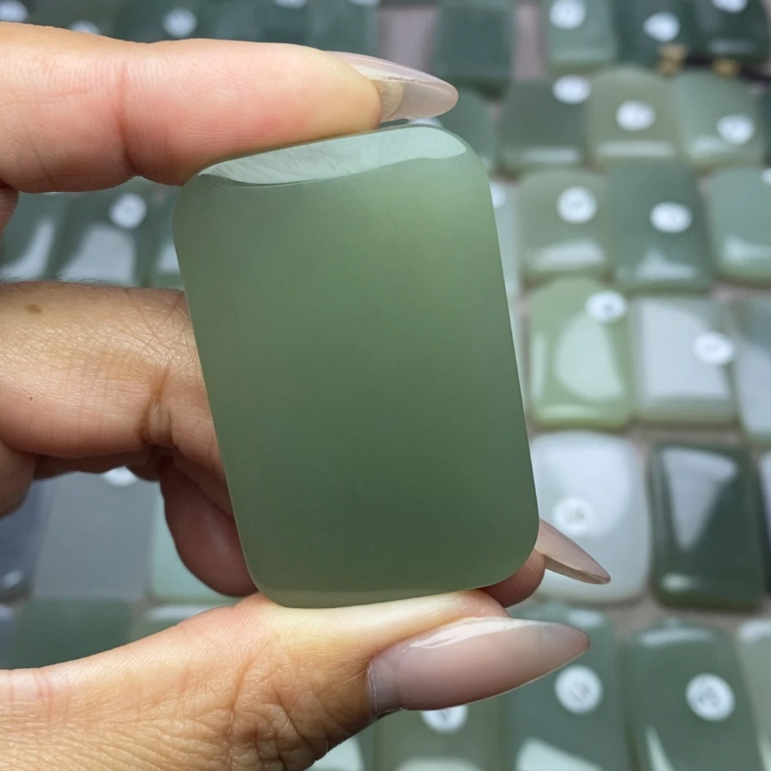 果***吖和田玉未镶嵌颈饰