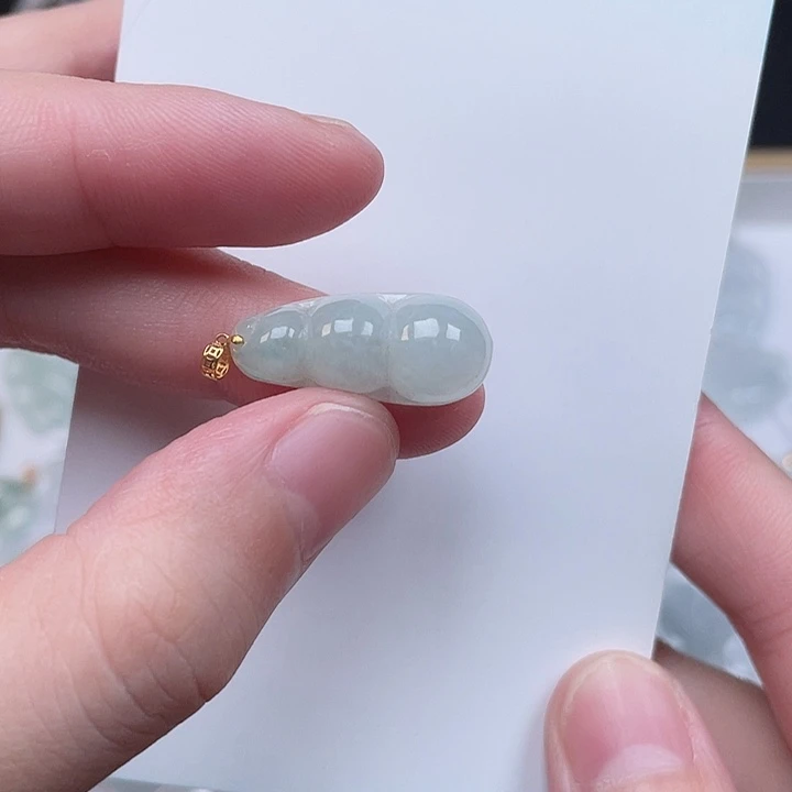 翡翠18K金镶嵌颈饰豆子