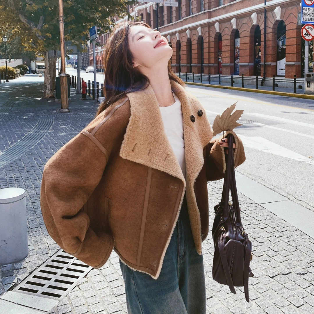 设计感复古两面穿皮毛一体外套女2025秋冬新款时尚超洋气短款上衣