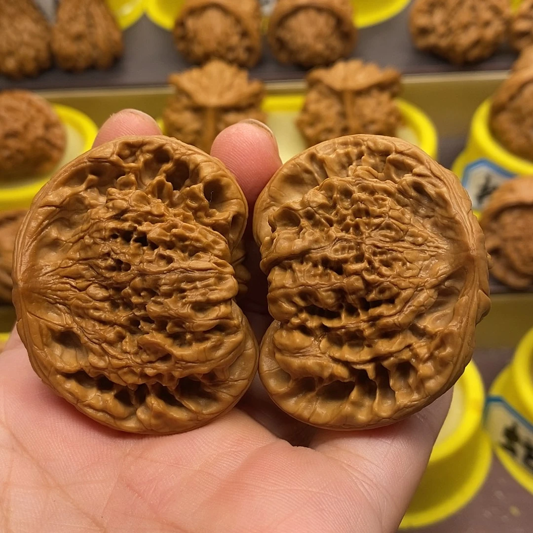 文玩核桃吊坠蛇王
