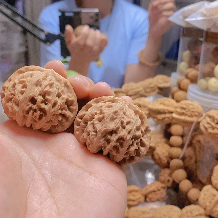 【闪购商品】文玩核桃把件43宫灯修红皮