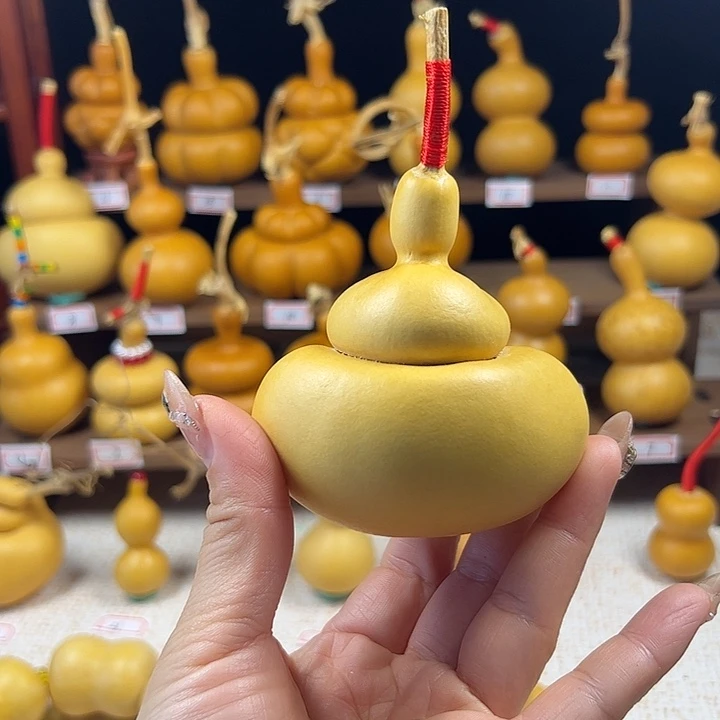 梁***.天然文玩葫芦摆件