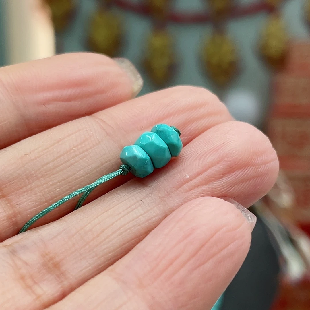 绿松石颈饰未镶嵌